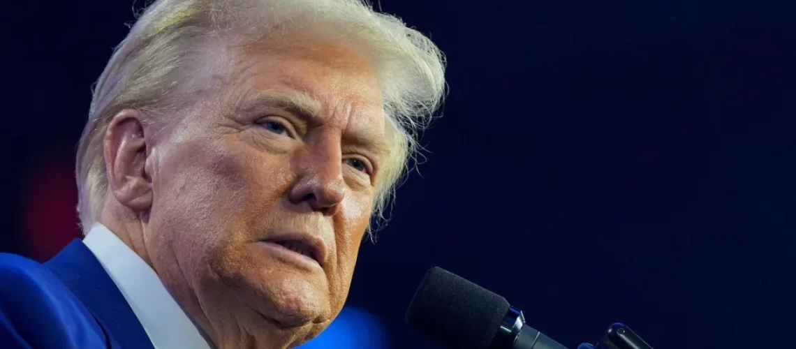 2024-12-23T230826Z_1_LYNXMPEKBM0MZ_RTROPTP_4_EEUU-TRUMP-CLAVER-CARONE-e1737236671634