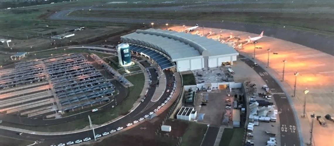 Aeroporto-Santa-Genoveva-ao-anoitecer2-2