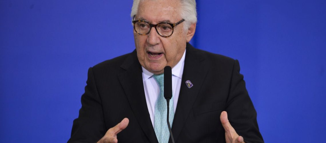 O assessor especial do ministro da Economia, Guilherme Afif Domingos, fala na cerimônia de sanção da Lei Complementar 420, que cria a Empresa Simples de Crédito (ESC), no Palácio do Planalto.
