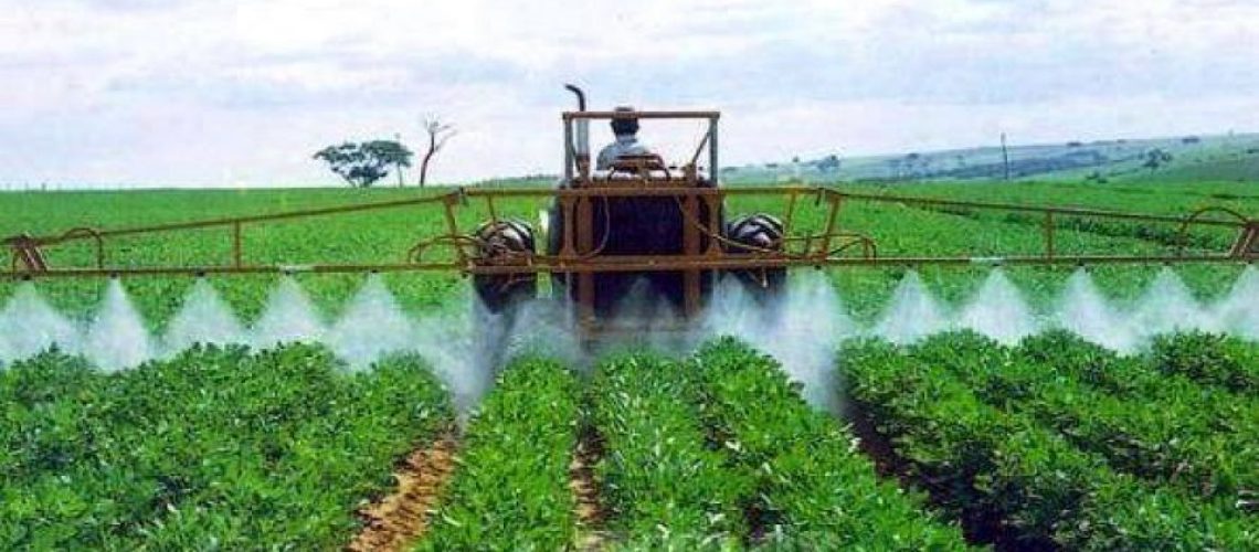 Aplicacao_de_agrotoxico_A