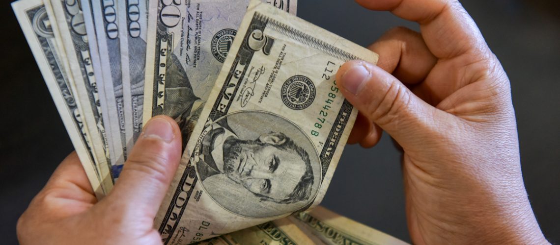 Dolar-dinheiro-1653042692