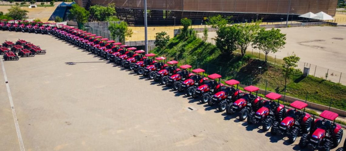 Governo de MT entrega maquinários e equipamentos para agricultura familiar na quinta