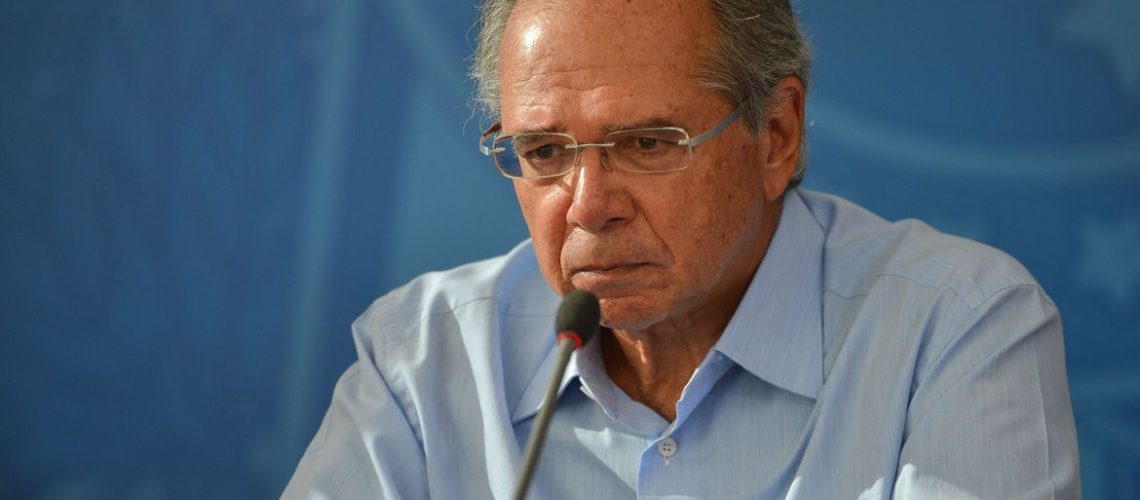 O ministro da Economia, Paulo Guedes. fala à imprensa no Palácio do Planalto