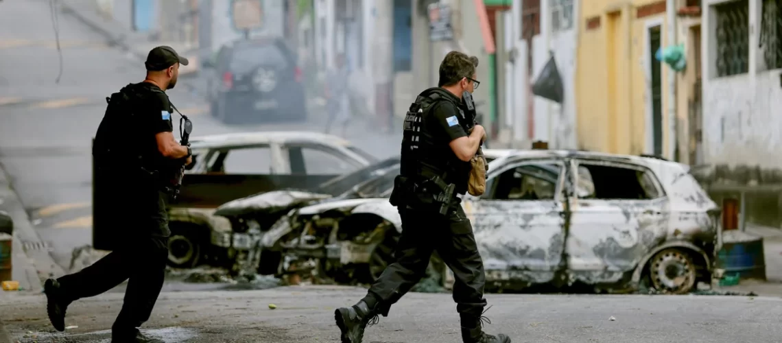 Megaoperacao-contra-o-Comando-Vermelho-deflagrada-no-Rio-de-Janeiro-complexos-do-Alemao-e-da-Penha-na-zona-norte-Metropoles-8-scaled
