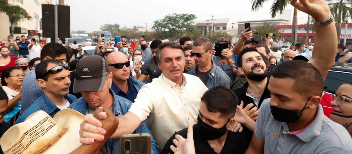 (Sinop - MT, 18/09/2020) Presidente da República Jair Bolsonaro, é recepcionado por populares durante chegada a Sinop. Foto: Alan Santos/PR