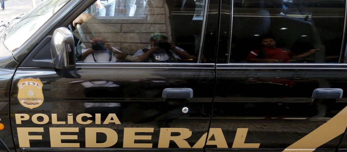 Carro da PF durante operação no Rio de Janeiro
28/07/2015
REUTERS/Sergio Moraes