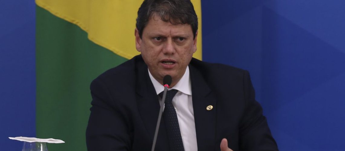 O ministro da Infraestrutura, Tarcísio Freitas,  durante coletiva de imprensa no Palácio do Planalto