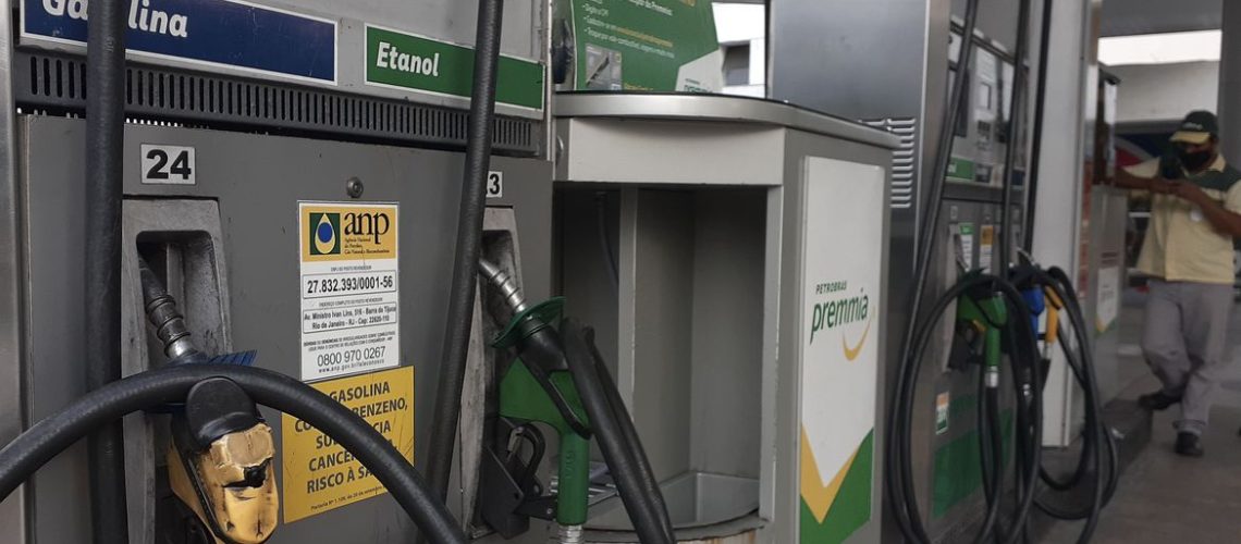 Petrobras reajusta em 12% o preço da gasolina nas refinarias a partir desta quinta-feira