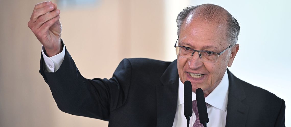 BRASILIA, BRAZIL - JANUARY 7: Vice President Geraldo Alckmin speaks during a ceremony at the Planalto Palace to announce the National Network of Smart Hospitals and Services of the SUS (Unified Health System) and to sign the loan agreement with the New Development Bank, the implementation of Brazil's first smart hospital on January 7, 2026 in Brasilia, Brazil. (Photo by Ton Molina/Getty Images)