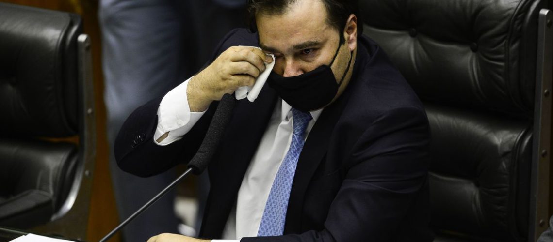 O deputado Rodrigo Maia se emociona em discurso durante sessão para eleição dos membros da mesa diretora da Câmara dos Deputados.