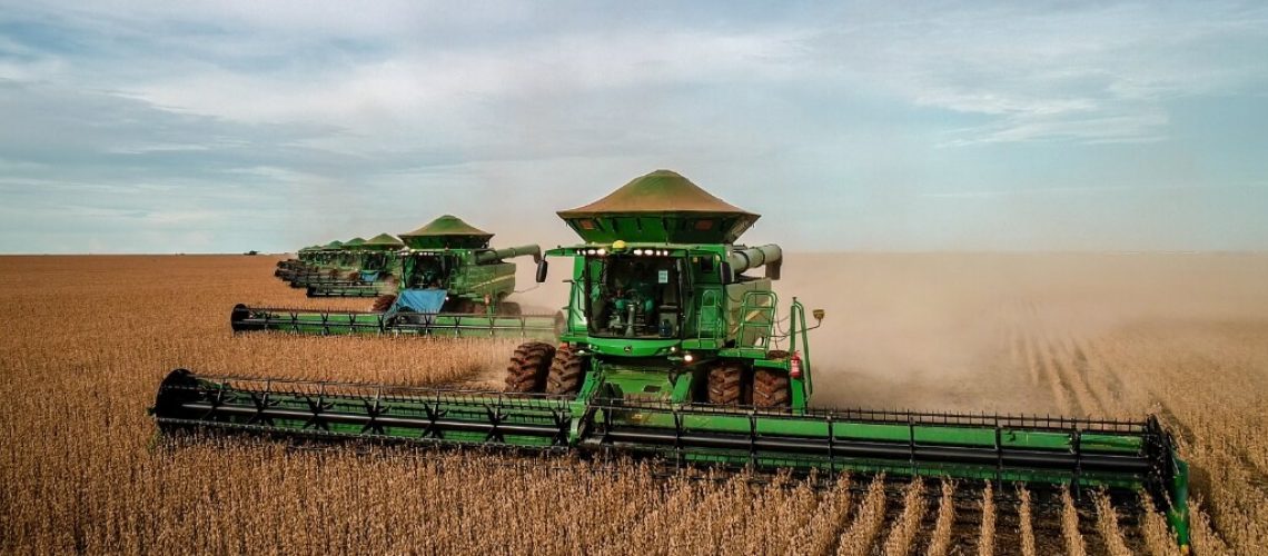 maquinas-agricolas-soja-agronegocio-no-Brasil