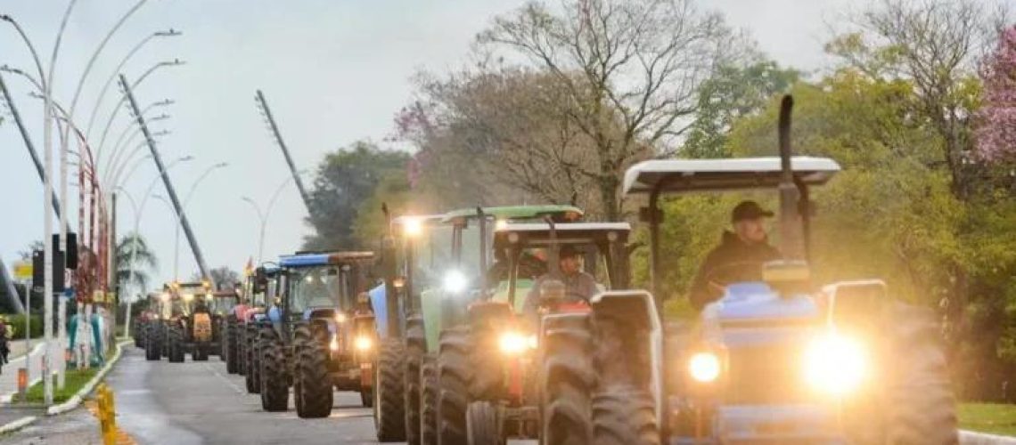 mobilizacao-tratoraco-causa-congestionamento-e-pressiona-governo-por-acoes-imediatas-no-rs-77979