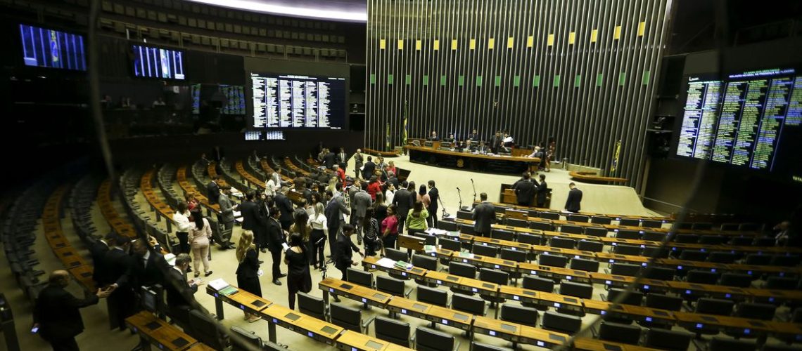 O plenário da Câmara dos Deputados aprovou o Projeto de Lei 6433/13, que permite ao delegado de polícia adotar medidas de urgência para proteger mulheres vítimas de agressão.