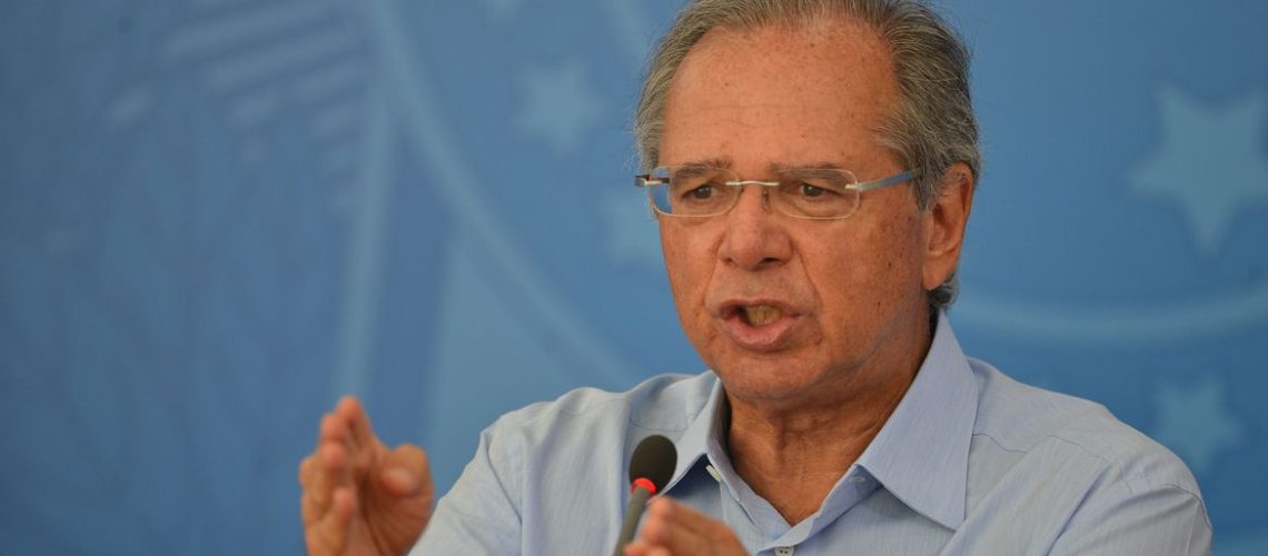 O ministro da Economia, Paulo Guedes. fala à imprensa no Palácio do Planalto
