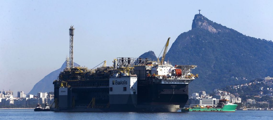 A Petrobras anunciou a chegada da plataforma de petróleo, P-67, ancorada na Baía de Guanabara, destinada ao Sistema de Produção do Campo de Lula, no pré-sal da Bacia de Santos.