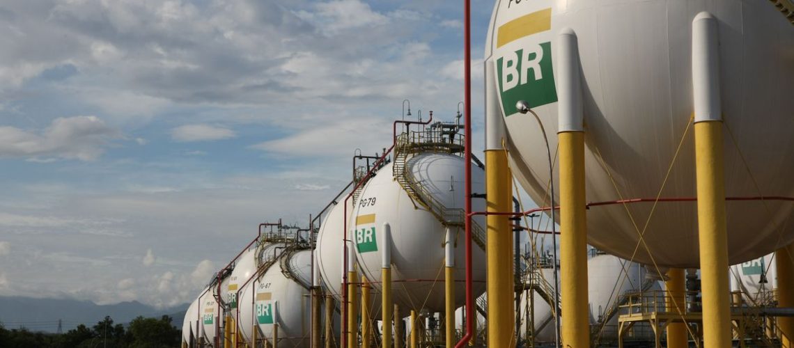 Esferas de armazenamento de Gás Liquefeito de Petróleo (GLP) da Refinaria Duque de Caxias - REDUC