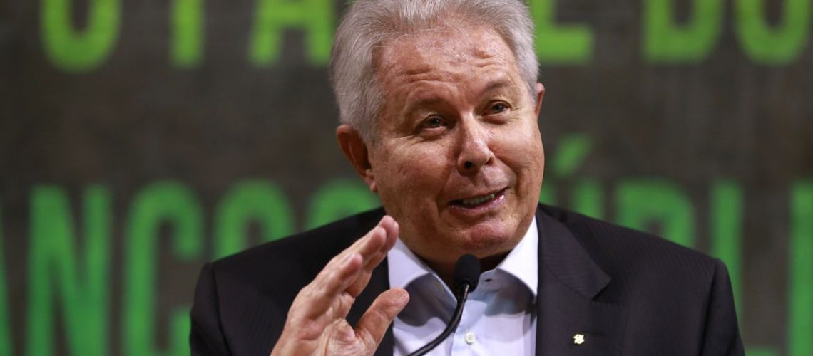 O presidente do Banco do Brasil, Rubem Novaes, fala no Seminário "A Nova Economia Liberal", na Fundação Getúlio Vargas (FGV), no Rio de Janeiro.
